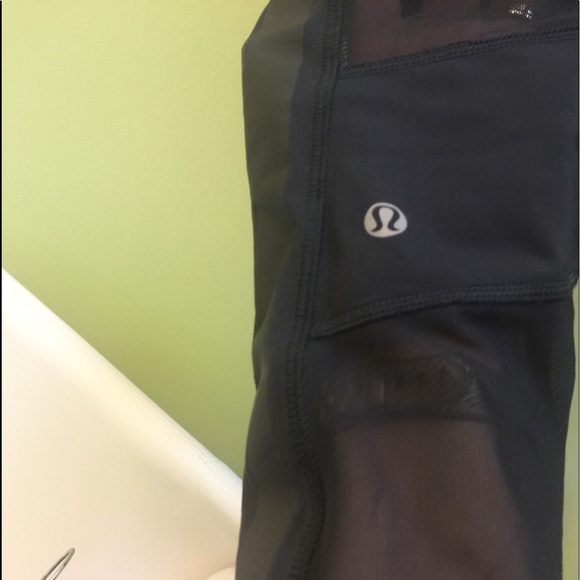 LuluLemon Mesh With Me Crop tights - Picture 5 of 8